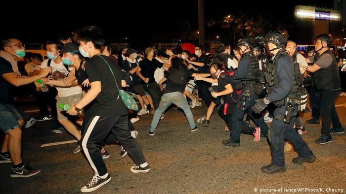 بزرگترین تظاهرات سی سال گذشته هنگ کنگ به خشونت کشیده شد