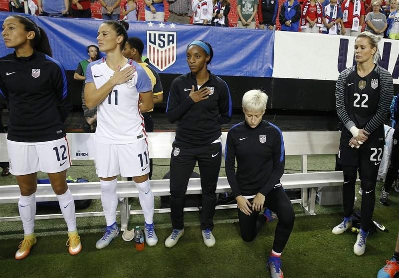 درخواست تیم ملی فوتبال زنان آمریکا برای تغییر سیاست فدراسیون در قبال سرود ملی